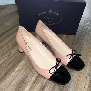 NEW IN BOX PRADA Calzature Donna Nudo + Nero Pumps 38